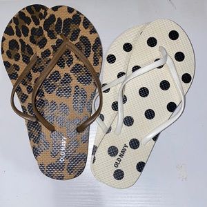 BRAND NEW old navy flip flops!!